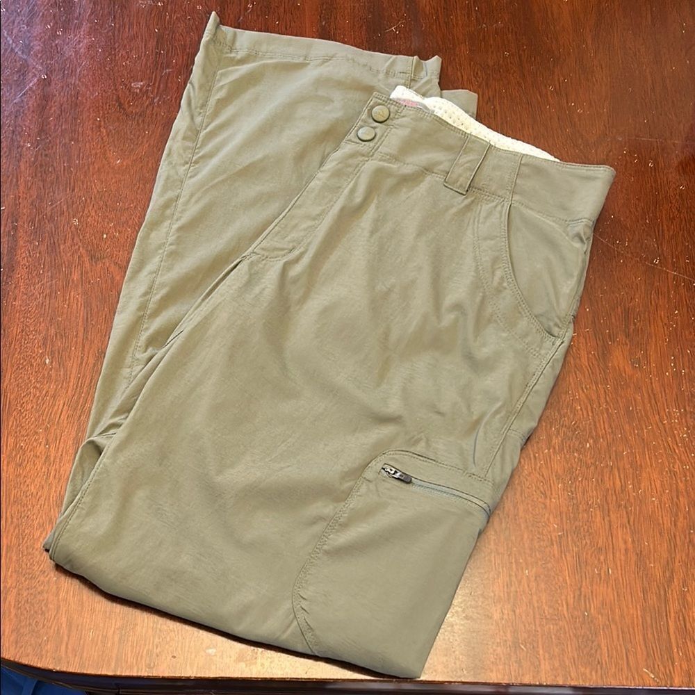 L L Bean Olive outdoorsy rollable Pants Size 10 EUC